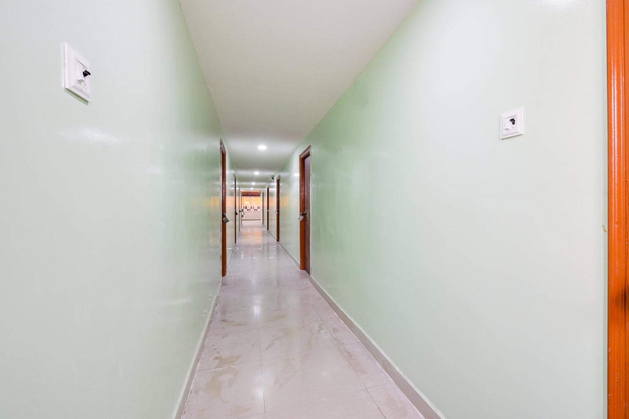 Hotel O Lucky Grand Hyderabad Exterior foto